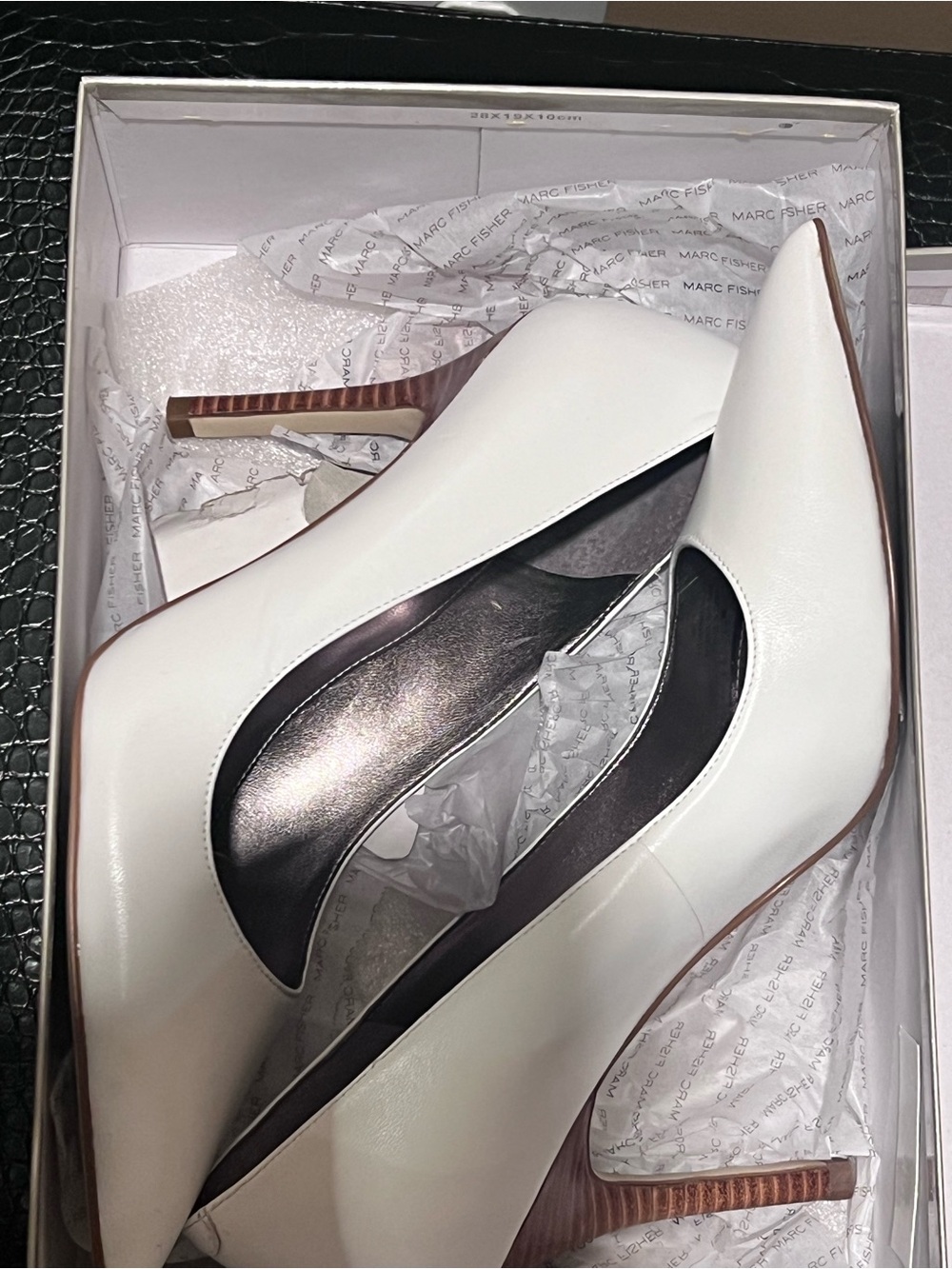 Marc Fisher White Leather Pointed Toe Pumps Size 9 NIB